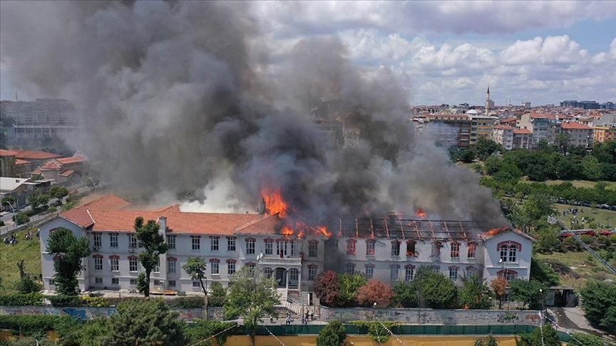 Τουρκία: Μεγάλη φωτιά κατέστρεψε το ελληνικό νοσοκομείο στην Κωνσταντινούπολη