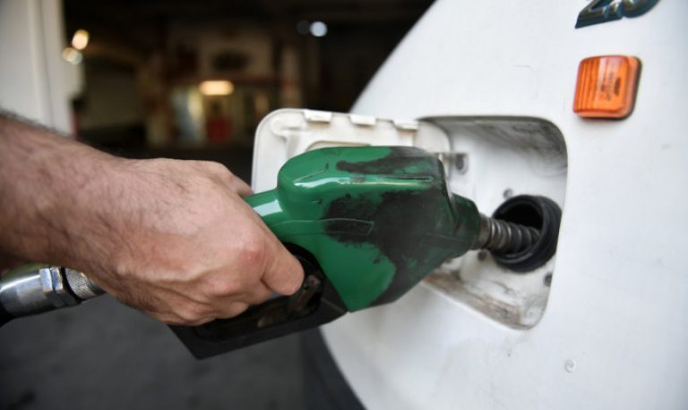 Καύσιμα: Μεγάλη μείωση κατά 0,121 ευρώ των τιμών της βενζίνης