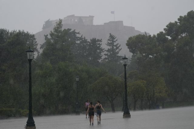 Καιρός: Επιδείνωση την Κυριακή με ισχυρές βροχές, κεραυνοί και χαλάζι