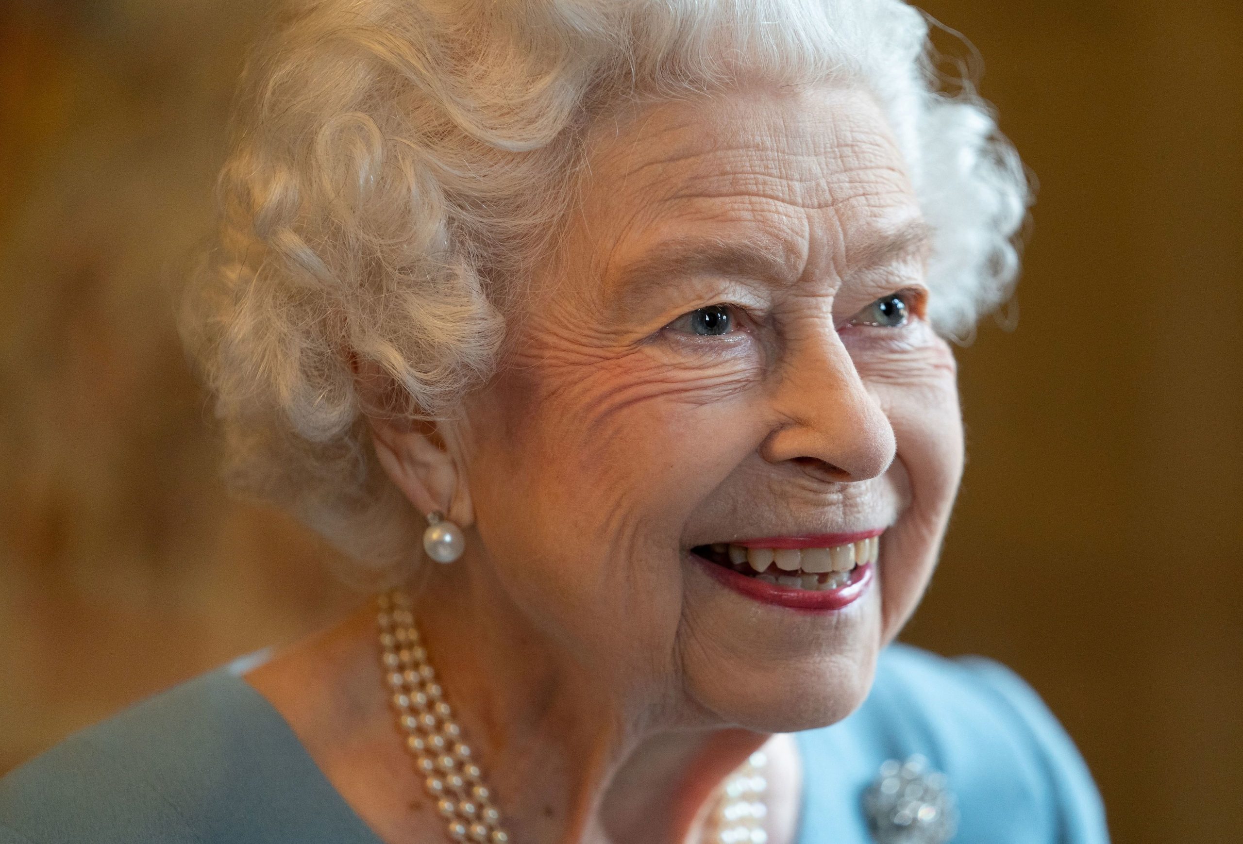 Economist: Ζώντας τόσο πολύ η βασίλισσα Ελισάβετ πρόσφερε την ψευδαίσθηση σταθερότητας