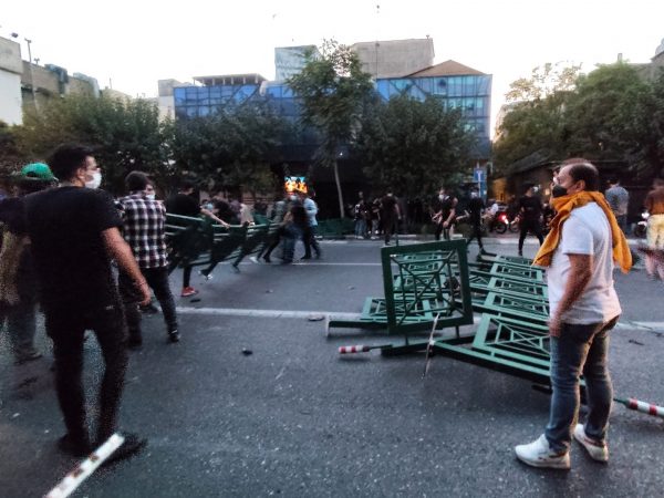 Ιράν: Ο Μασκ ενεργοποίησε το Starlink πάνω από το Ιράν – Στόχος να διευκολυνθεί η επικοινωνία των διαδηλωτών