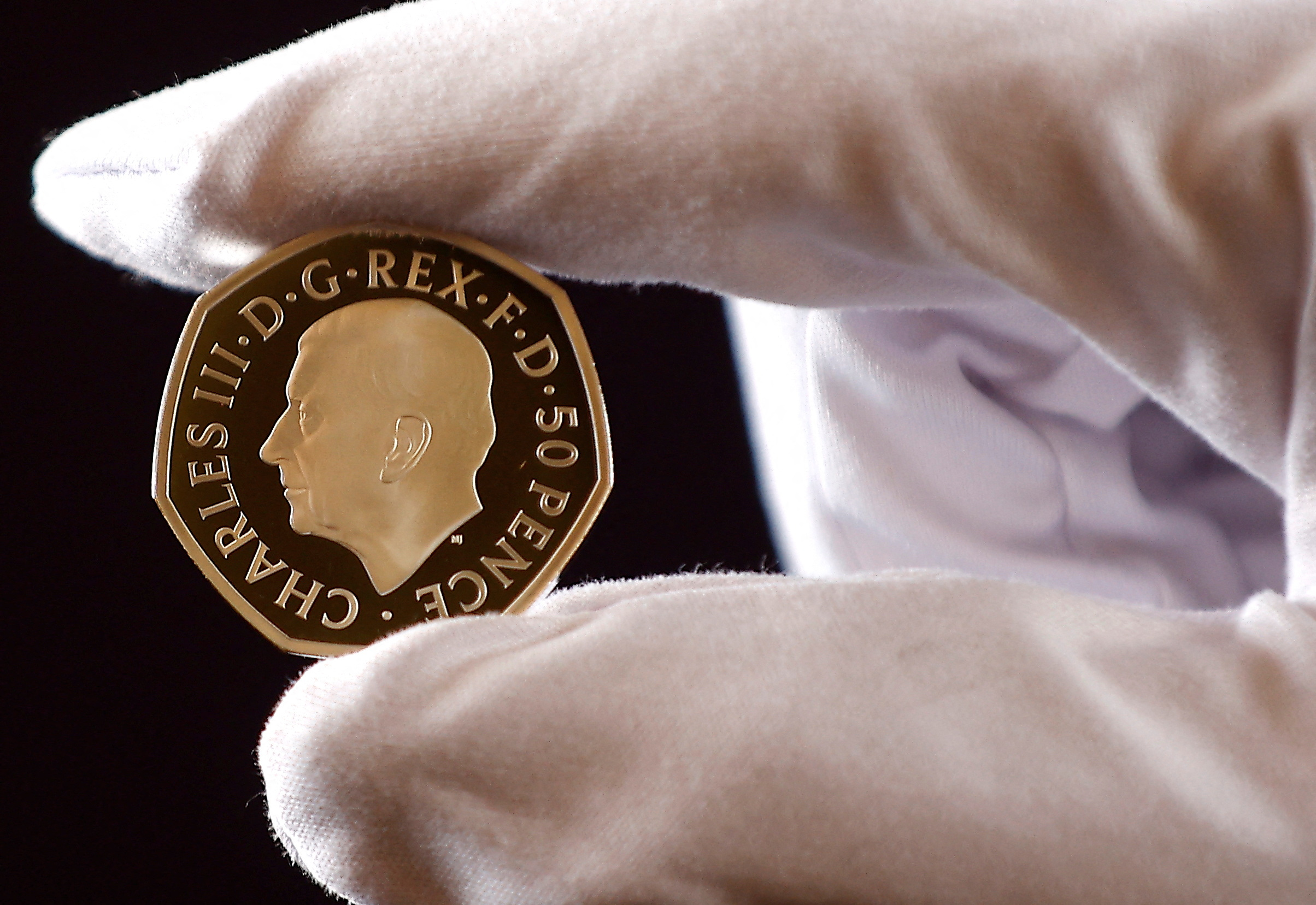 Βασιλιάς Κάρολος: Το πορτρέτο του Βρετανού μονάρχη στα νέα νομίσματα [φωτογραφίες]