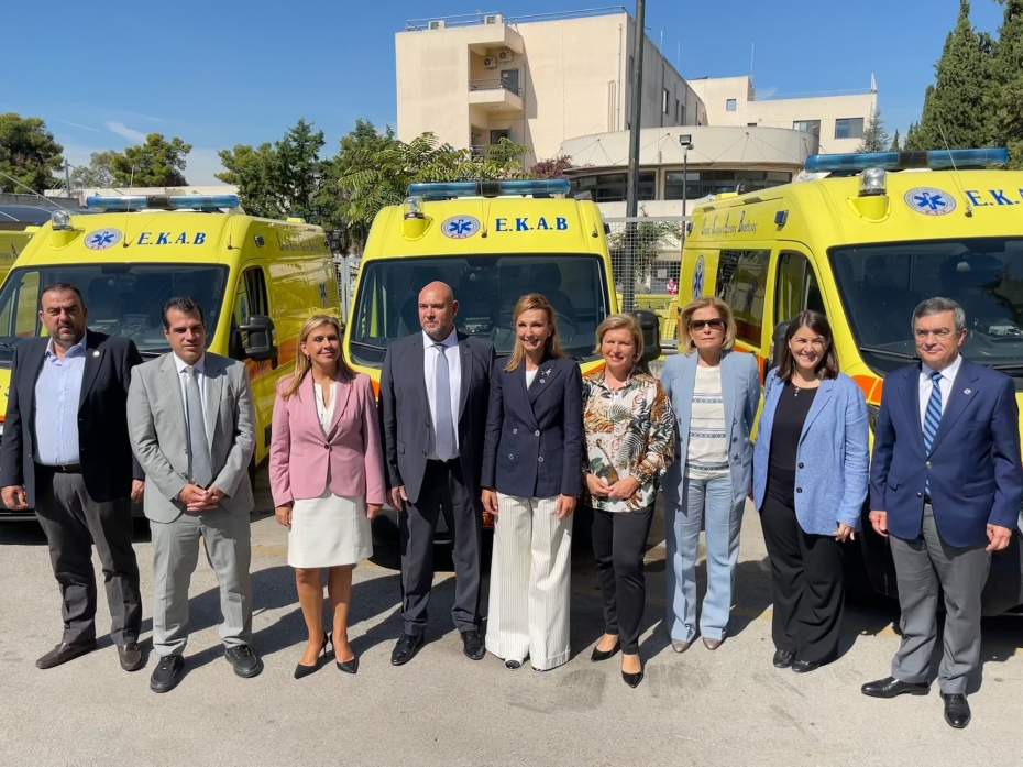 Shipowners union donates 20 ambulances to EKAB