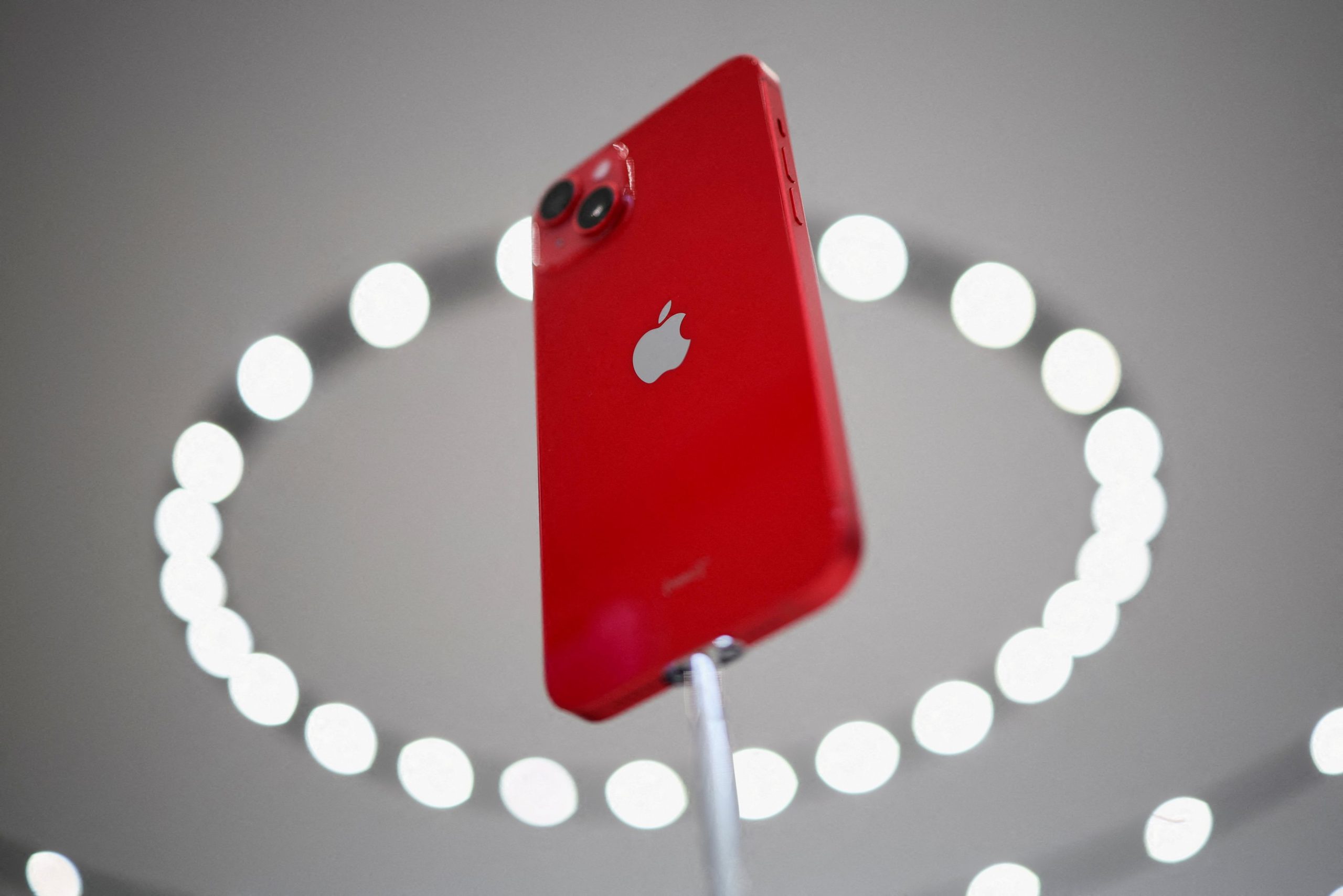 Η παροχή δορυφορικών υπηρεσιών για iPhone της Apple ξεκινά κούρσα για τα κινητά τηλέφωνα στο διάστημα