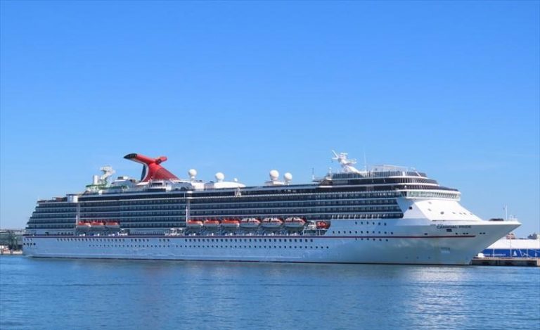 «Carnival Pride»: Παρθενική άφιξη στο λιμάνι του Πειραιά [video]