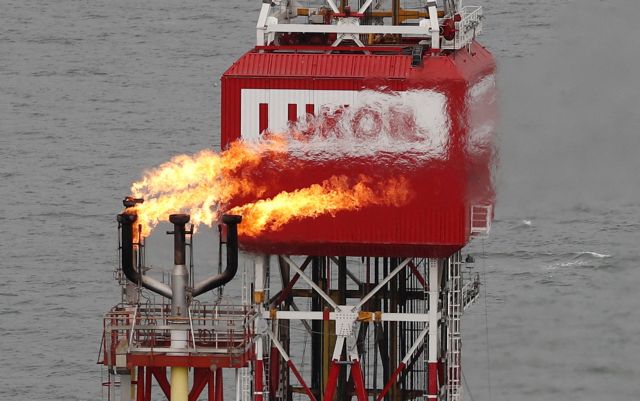 Ρωσικό πετρέλαιο: «Νάρκη» στα ενεργειακά κέρδη της Ρωσίας με τη διαφαινόμενη αποχώρηση της Lukoil