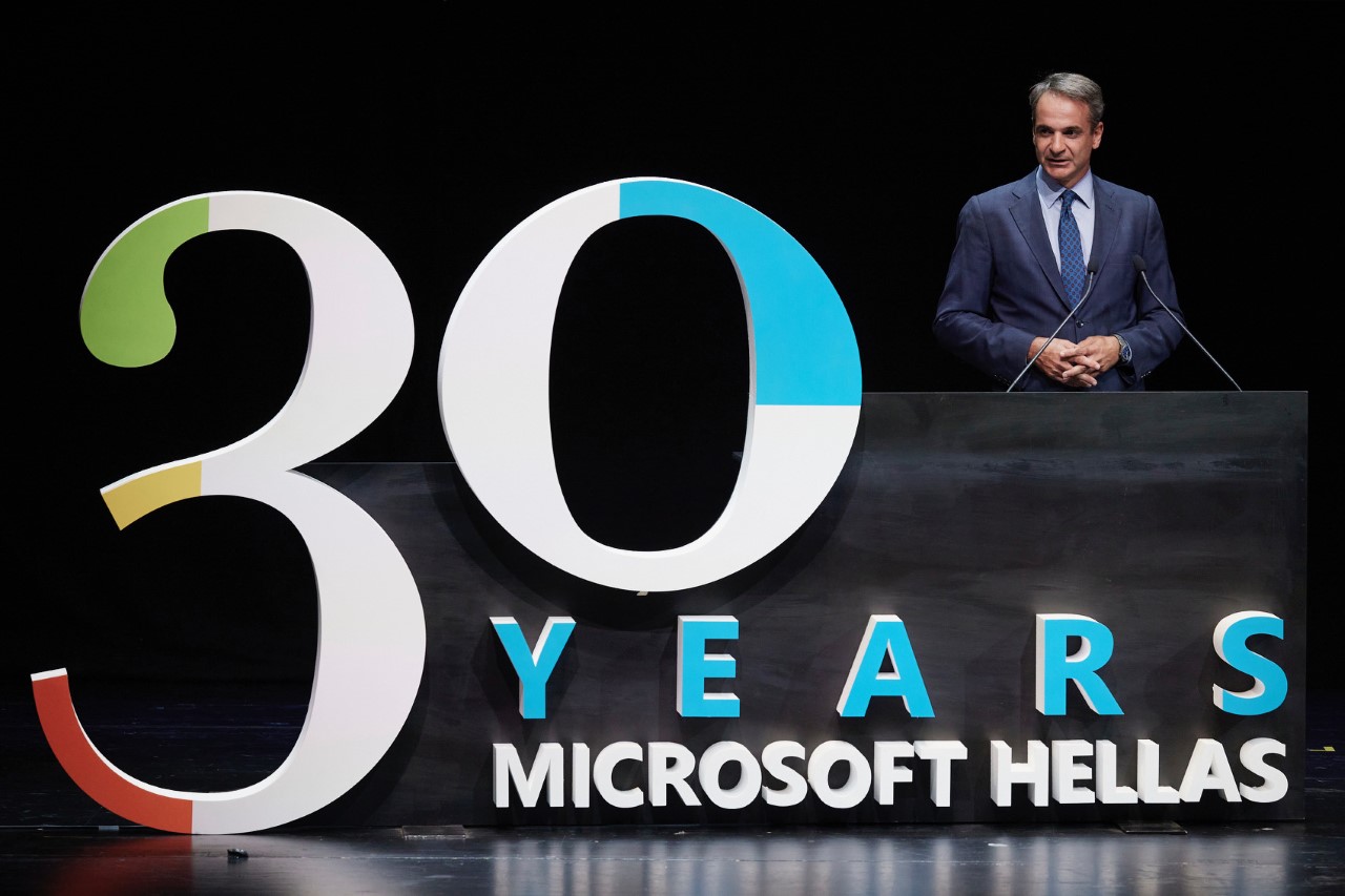 Mitsotakis praises 30-year presence of Microsoft in Greece; cites major investment to create 3 data centers