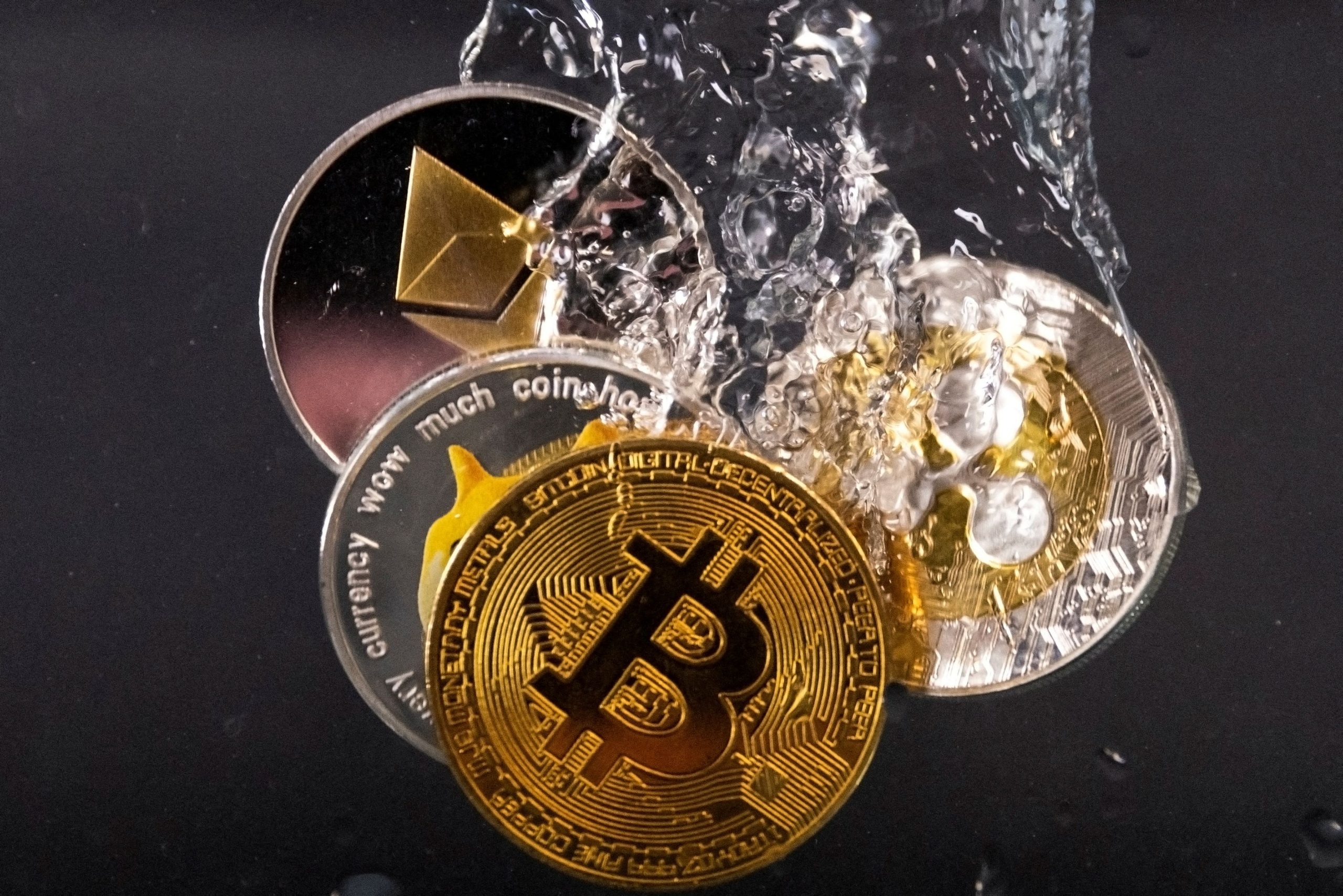 Crypto: Πώς μπορεί να προκαλέσουν την επόμενη παγκόσμια οικονομική κρίση