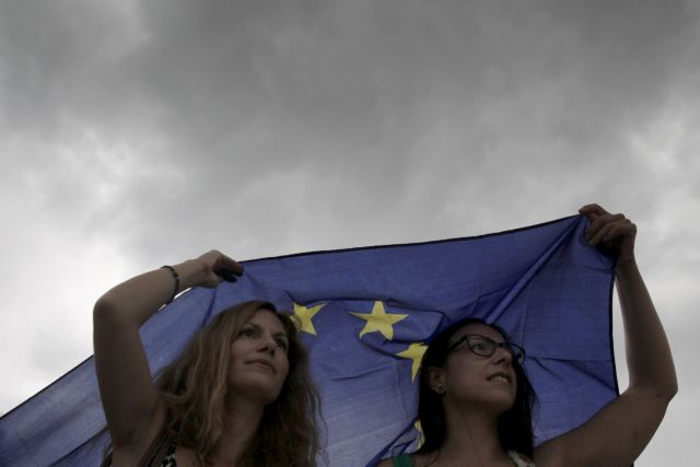 Ευρωζώνη: Βαριά η σκιά της ύφεσης – Υποχωρεί το ευρώ, εκτινάσσεται το φυσικό αέριο