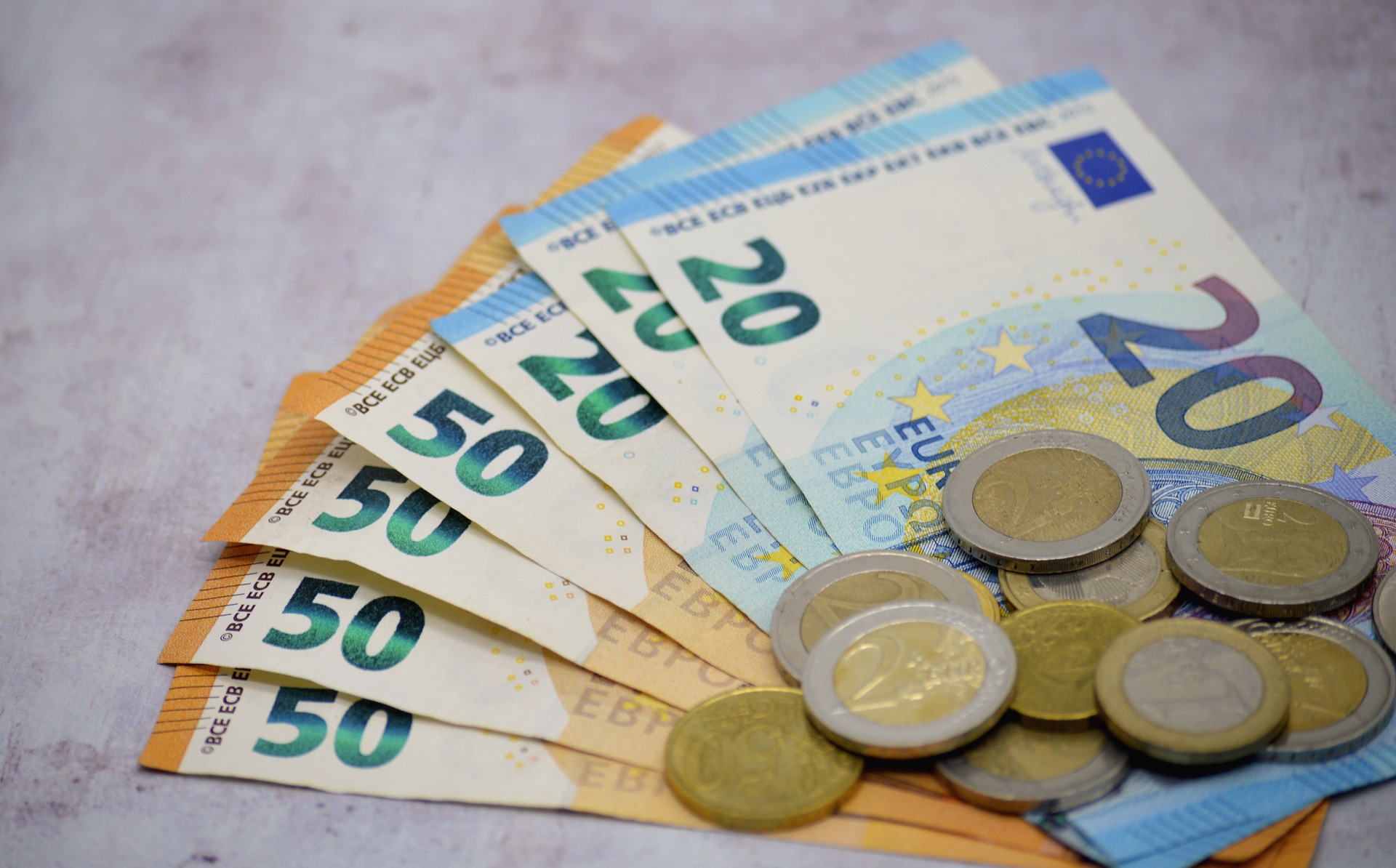 Νέα επιταγή ακρίβειας: «Κλειδώνει» στα 200 ευρώ