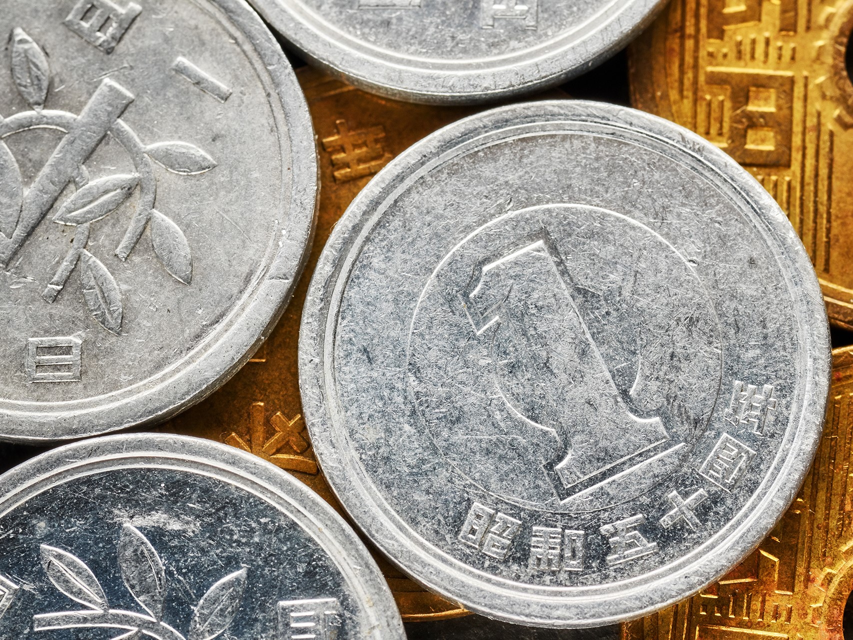 Ιαπωνία: Οι Ιάπωνες εγκαταλείπουν τη χρήση των κερμάτων – Για ποιους λόγους