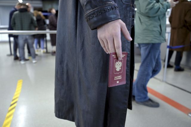 Ρωσία: Προθεσμία πέντε ημερών να καταθέσουν τα διαβατήρια