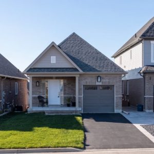 Τραμπ: Δηλώνει ότι θα απαγορεύσει τις επενδύσεις της Wall Street σε μονοκατοικίες