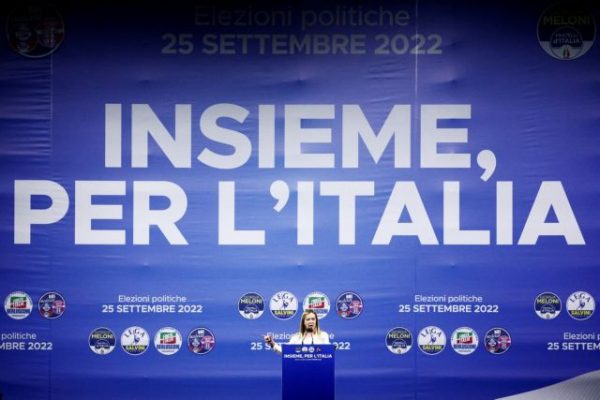 Ιταλία: Η Μελόνι ανέβαλε την άσκηση του εκλογικού της δικαιώματος