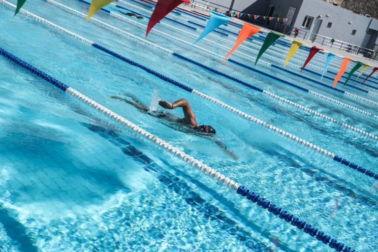 Μαυρωτάς για κολυμβητήρια: Ισως τον χειμώνα διακόψουν τη λειτουργία τους