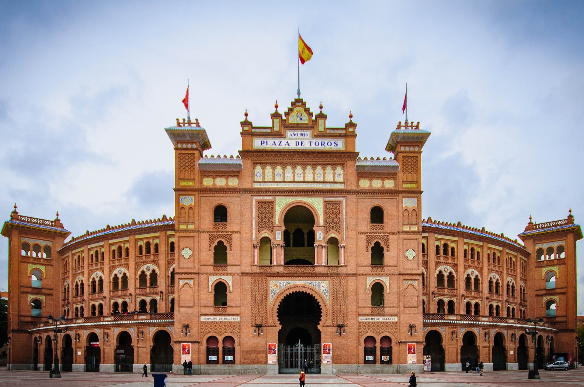 Ισπανία: Μειώσεις φόρων για μεσαία τάξη και χαμηλόμισθους