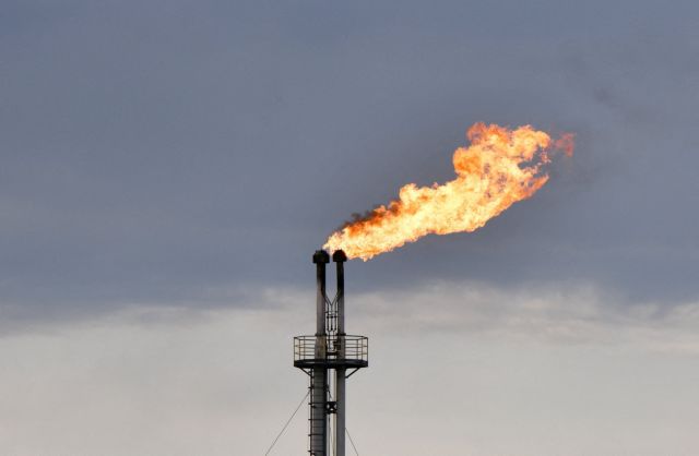 ΗΠΑ: Εκρηξη συγχωνεύσεων και εξαγορών στη βιομηχανία πετρελαίου