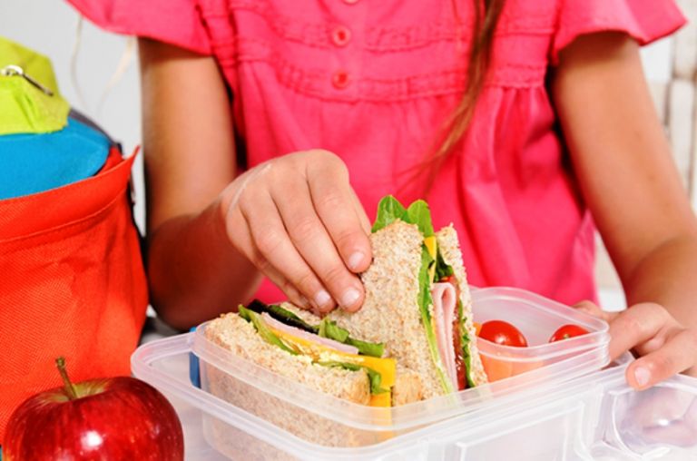 Μιχαηλίδου: Πιο νωρίς η διανομή σχολικών γευμάτων και σε περισσότερα σχολεία