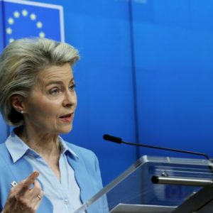 Φον ντερ Λάιεν: Δεν είναι βιώσιμη μια αποσύνδεση από την Κίνα