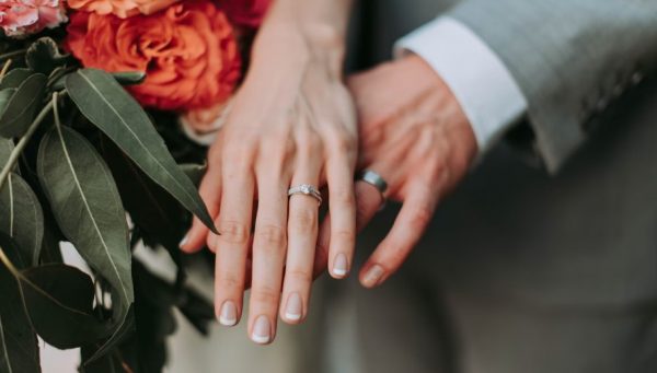 ΗΠΑ: Προσαρμοσμένη στα δεδομένα της εποχής η λίστα γάμου των νέων ζευγαριών – Μετρητά για αγορά ή ανακαίνιση σπιτιού