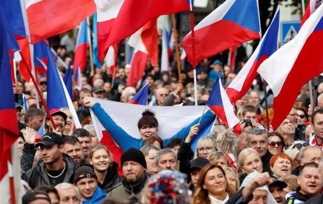 Tσεχία: Χιλιάδες στους δρόμους κατά της κυβέρνησης, ΕΕ και ΝΑΤΟ