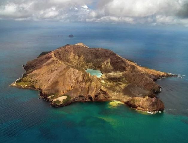 American research vessel begins research drilling in the Santorini volcanoes