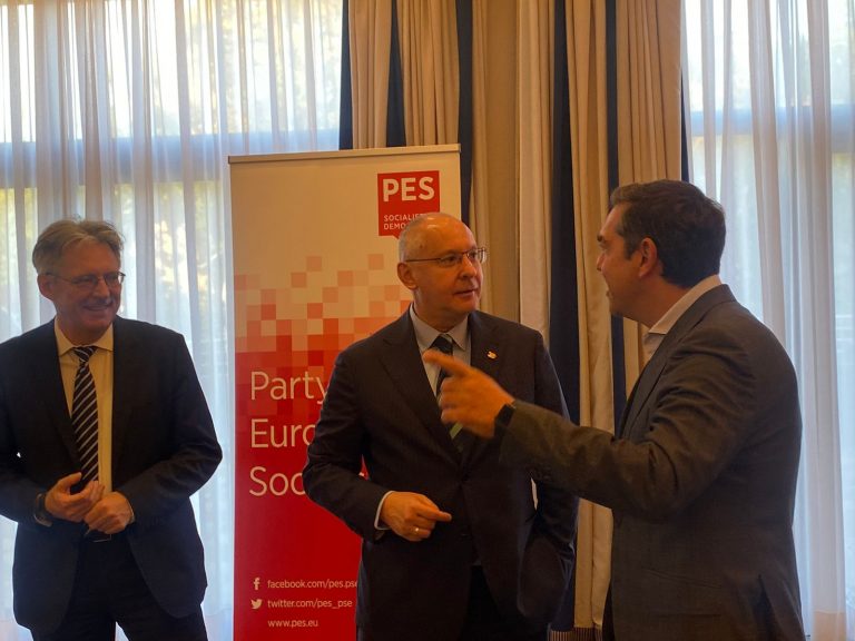 Τσίπρας στο PES: Ευρωομόλογο για αντιμετώπιση της ενεργειακής κρίσης