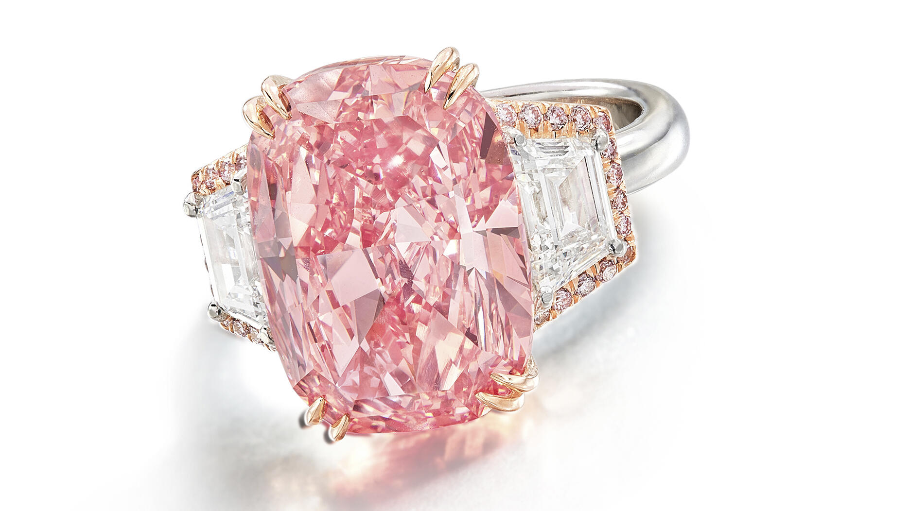 Sotheby’s: Το σπάνιο ροζ διαμάντι «Williamson Pink Star» πουλήθηκε για 57,7 εκατ. δολάρια