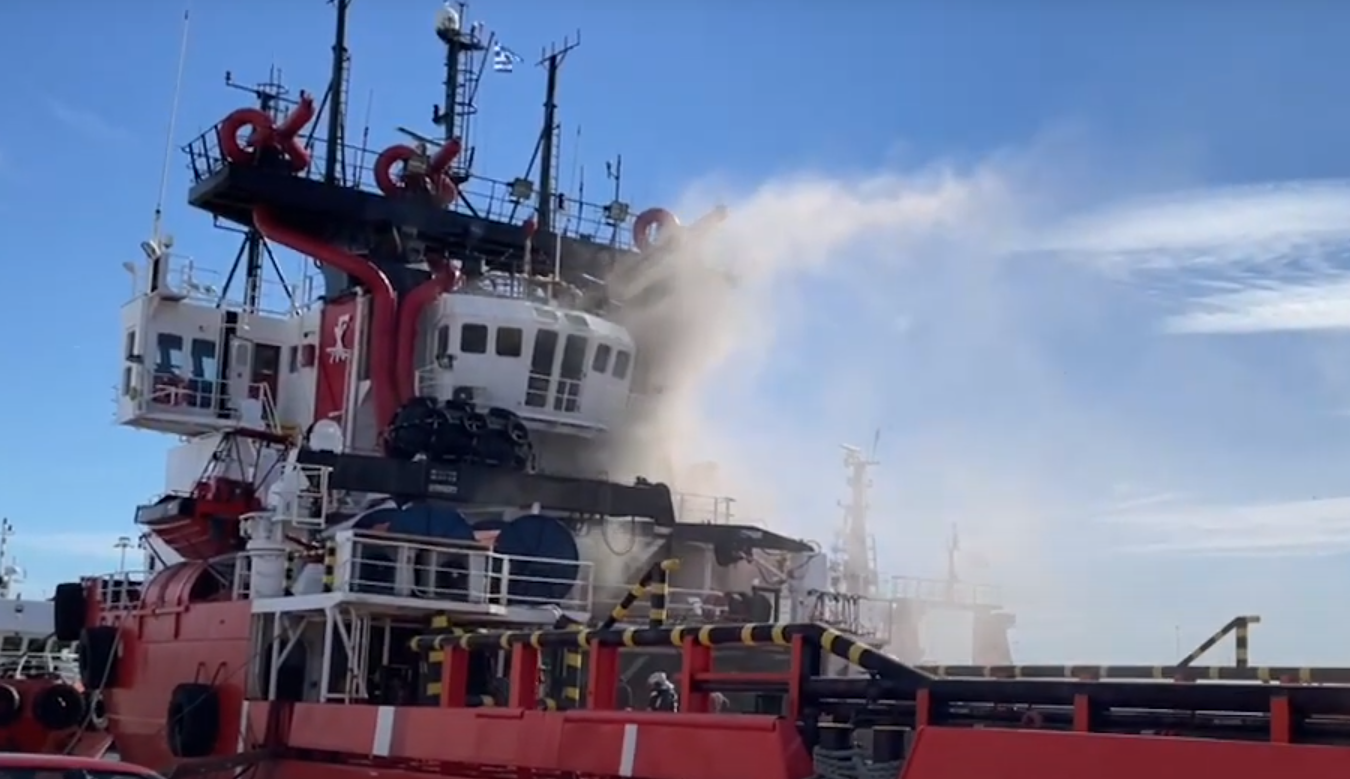 Λιμάνι Αλεξανδρούπολης: Φωτιά σε ρυμουλκό [video]