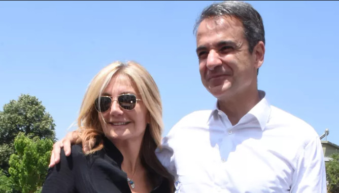 Greek PM Mitsotakis flies to London urgently