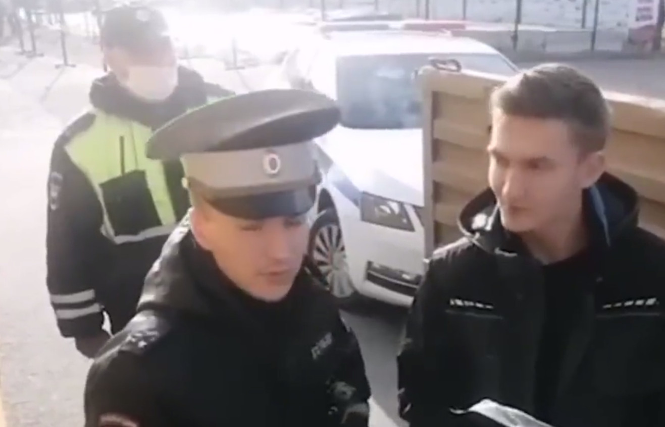 Ρωσία: «Επιδρομές» της Αστυνομίας σε Μόσχα και Αγία Πετρούπολη – «Μαζεύουν» κόσμο για την επιστράτευση