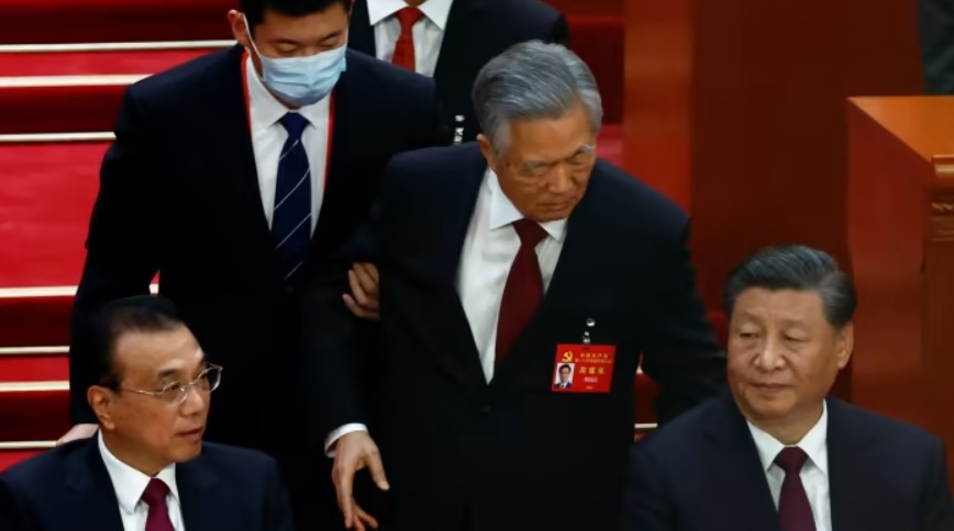 Συνέδριο ΚΚ Κίνας: Έβγαλαν έξω από την αίθουσα τον πρώην πρόεδρο της χώρας
