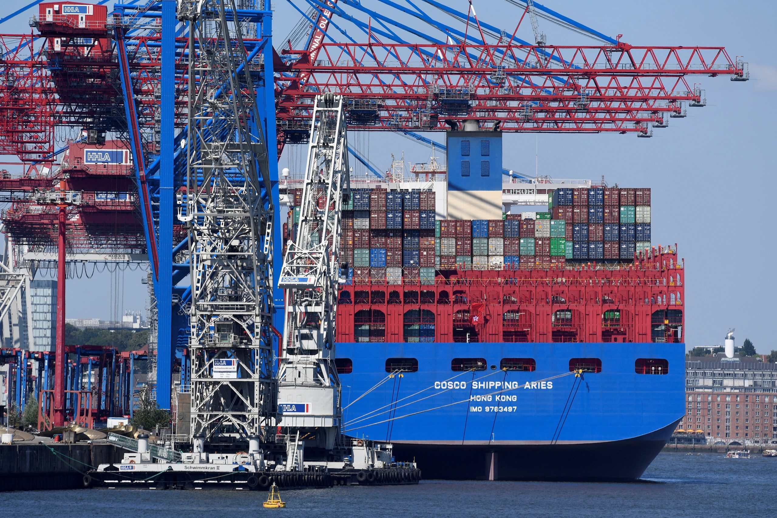 Cosco: Μπαίνει στο λιμάνι του Αμβούργου