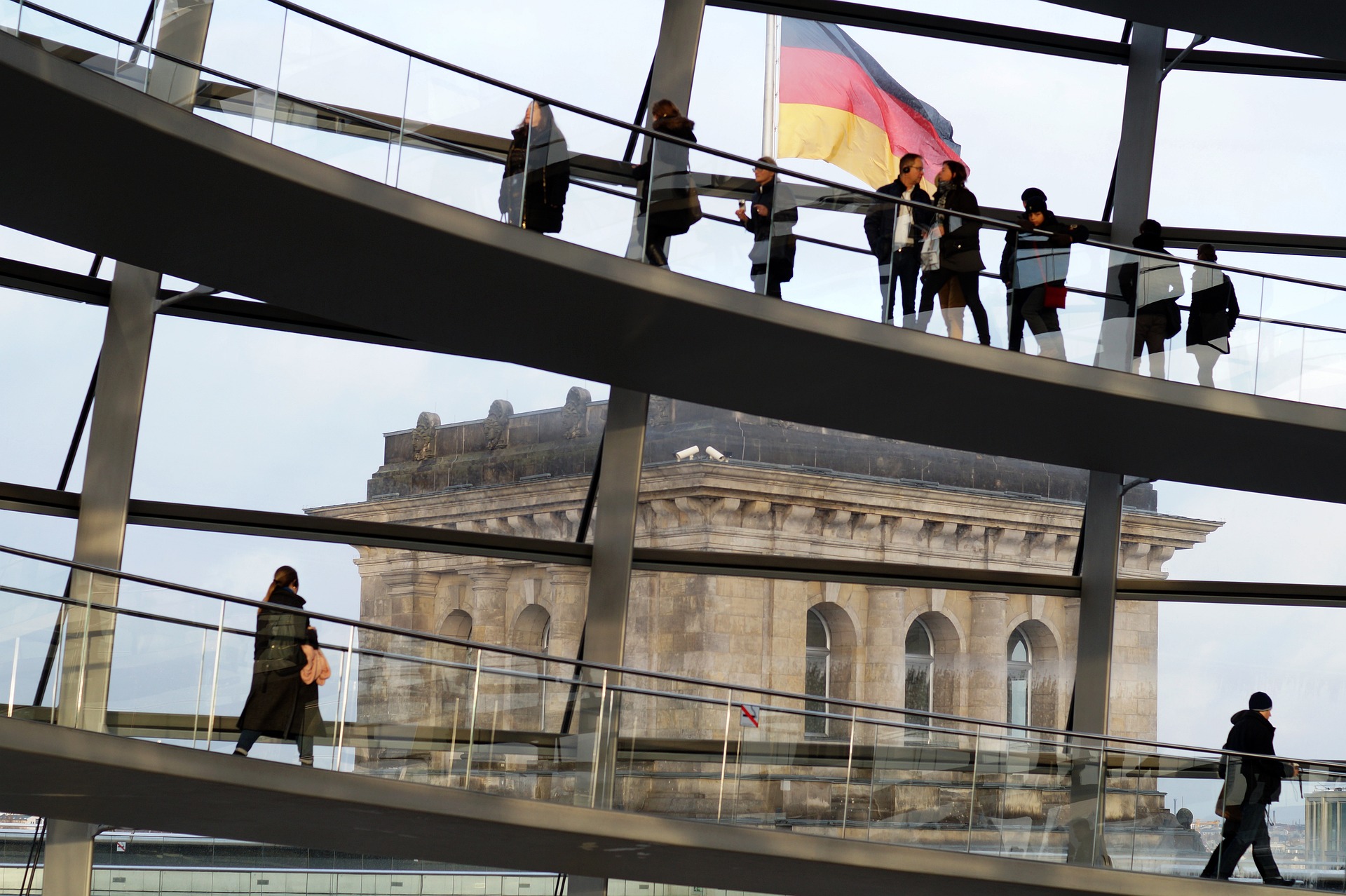 Γερμανία: Πληθωρισμός-ρεκόρ 10% τον Σεπτέμβριο – Οι Γερμανοί «κόβουν» την αποταμίευση