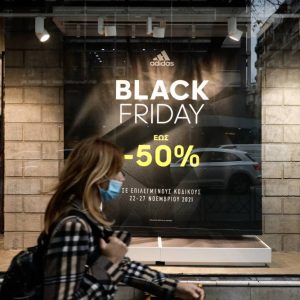Black Friday: Πόσα χρήματα χάνουν οι Έλληνες στις προσφορές