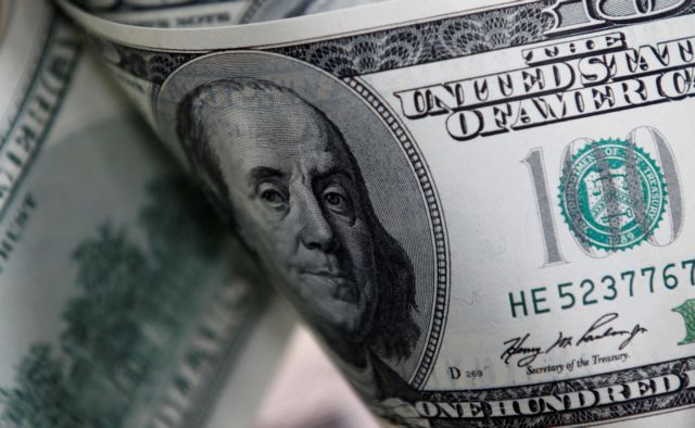 Δολάριο: Υποχωρεί καθώς οι εκτιμήσεις για την αύξηση των επιτοκίων της Fed αλλάζουν