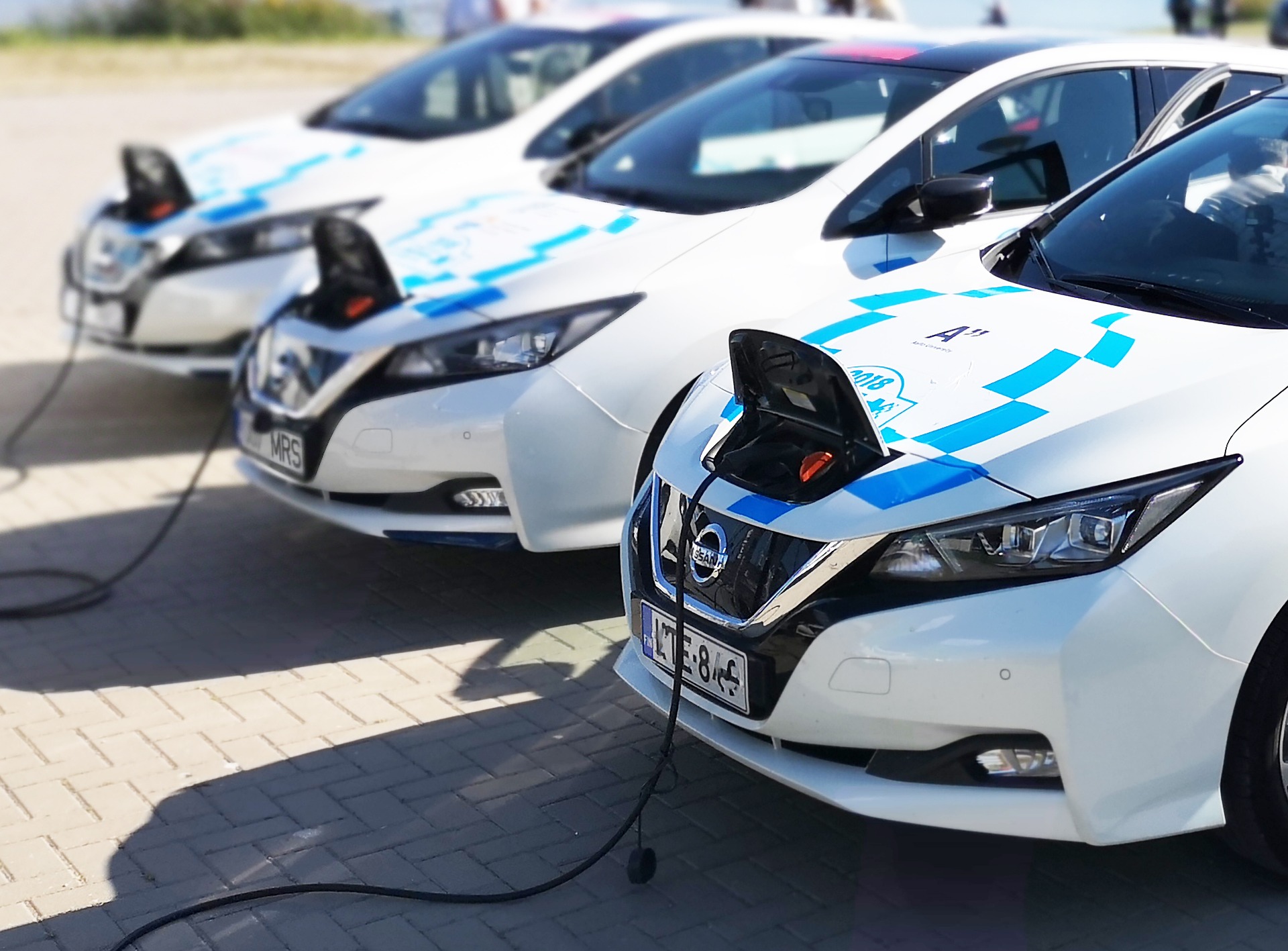 Ηλεκτρικά αυτοκίνητα: Προτελευταία η Ελλάδα στα σημεία φόρτισης ανά 100 χλμ