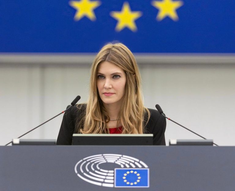 Εύα Καϊλή: Αναστέλλονται όλες οι αρμοδιότητές της στο Ευρωκοινοβούλιο