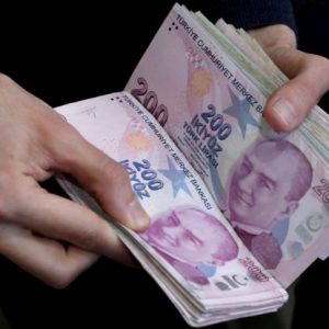 Τουρκία: Η λίρα υποχωρεί σε ιστορικό χαμηλό