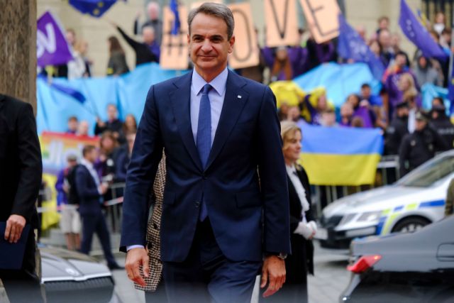 Greek PM Mitsotakis sends double message to Erdogan from Prague