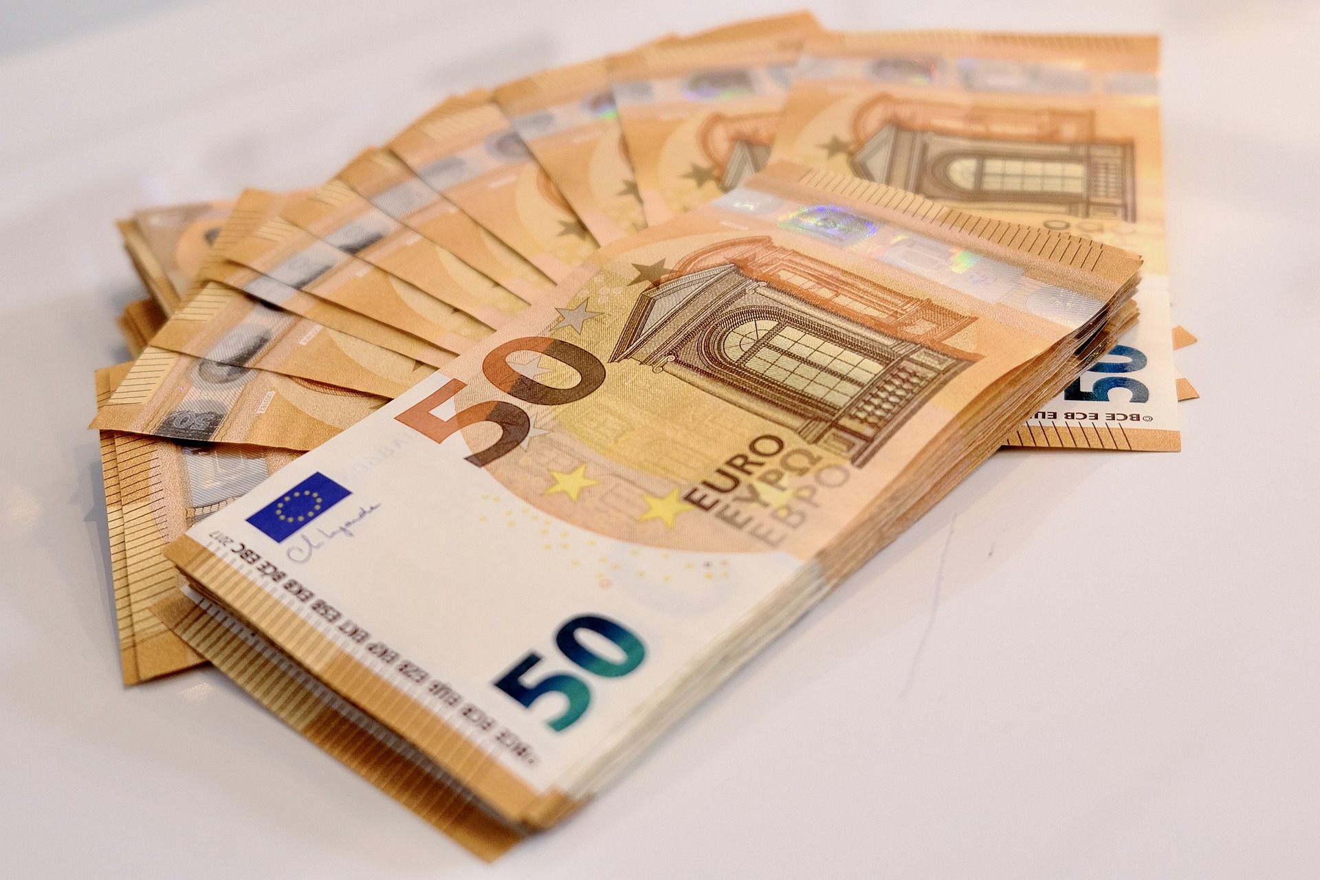Δύο άφαντοι ειδικοί λογαριασμοί – βδέλλες  δεκάδων δισ. ευρώ!