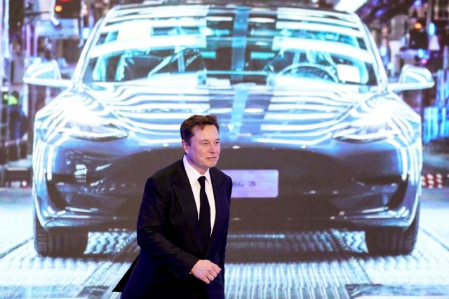 Ίλον Μασκ: Πούλησε μετοχές της Tesla αξίας 3,95 δισ. δολ.