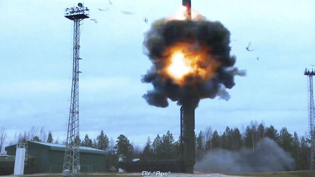 Ρωσία: Μεγάλη άσκηση με πυρηνικά όπλα με φόντο τα περί «βρώμικης βόμβας» στην Ουκρανία
