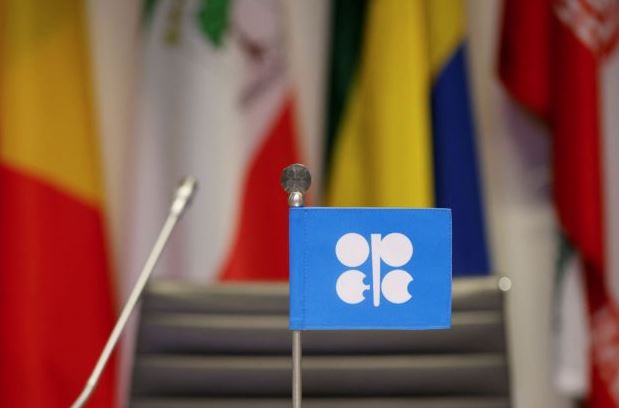 ΟΠΕΚ +: Συμφωνία για νέες περικοπές της παραγωγής πετρελαίου στα 2 εκατομμύρια βαρέλια