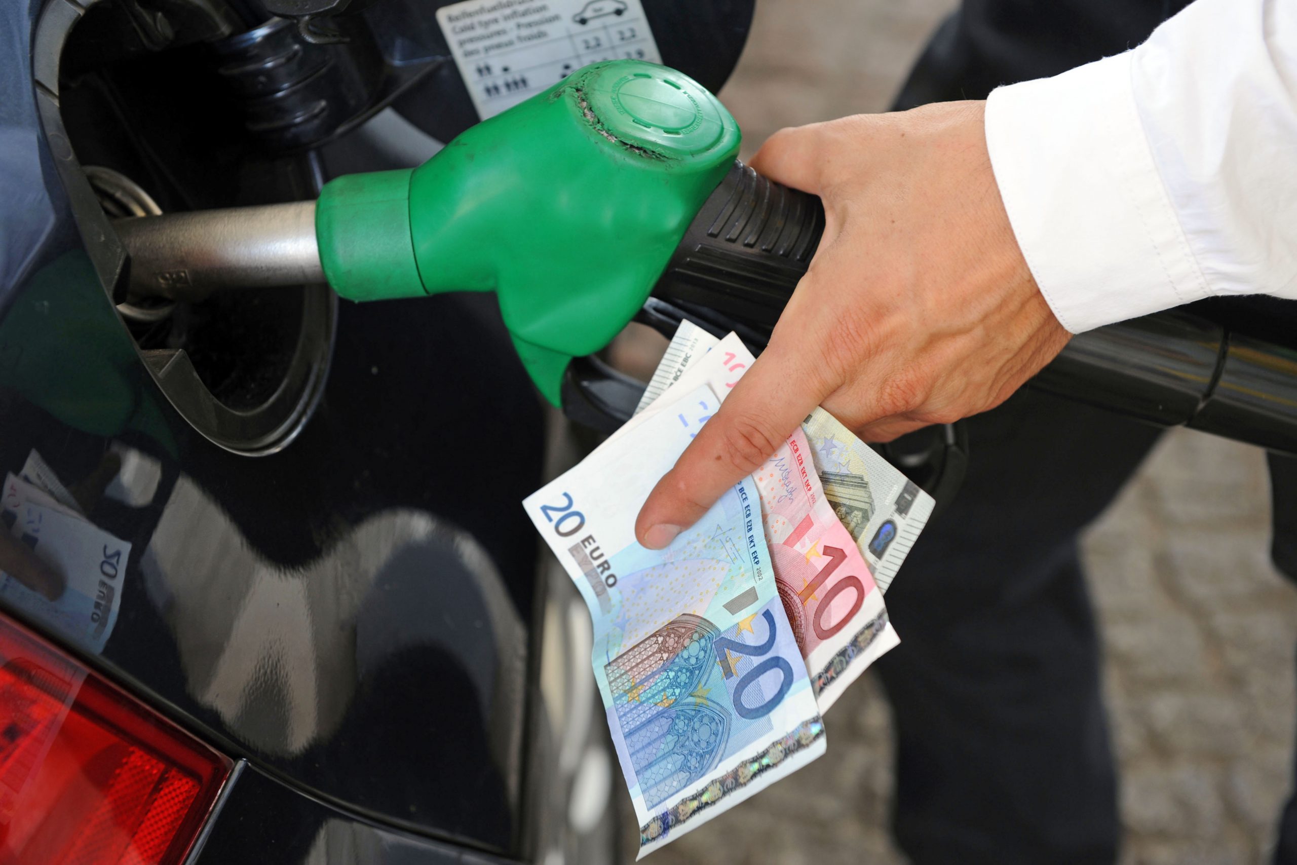 Καύσιμα: Με νόμο έλεγχοι για το λαθρεμπόριο και από τις πετρελαϊκές