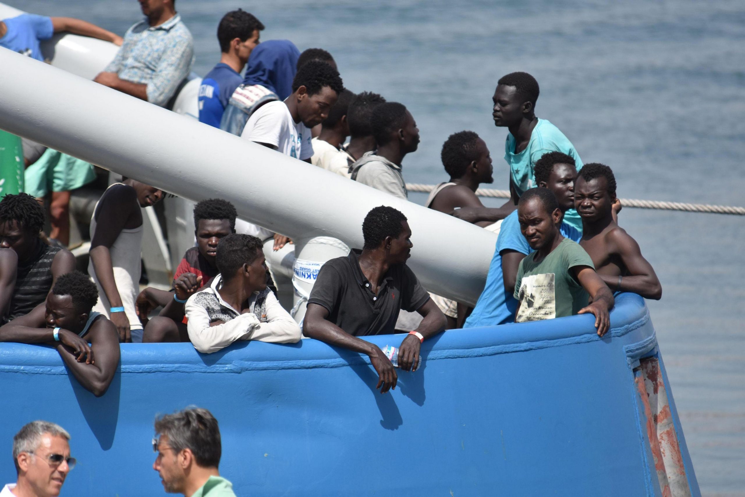 Ιταλία – μεταναστευτικό: Η Μελόνι βγάζει εκτός ιταλικών χωρικών υδάτων τα πλοία των ΜΚΟ