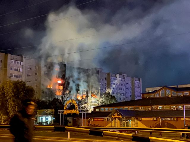 Ρωσία: Στρατιωτικό αεροσκάφος συνετρίβη σε πολυκατοικία