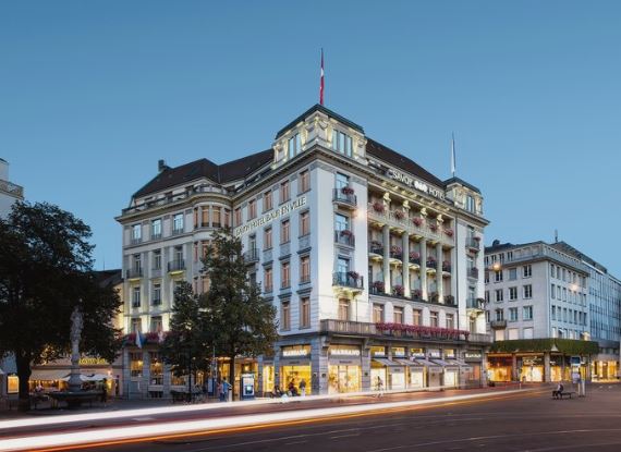 Credit Suisse: Aναζητά αγοραστή για το ιστορικό Savoy της Ζυρίχης