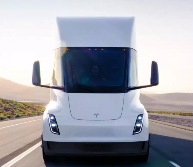 Mασκ: Παρέδωσε το πρώτο ηλεκτροκίνητο φορτηγό η Tesla