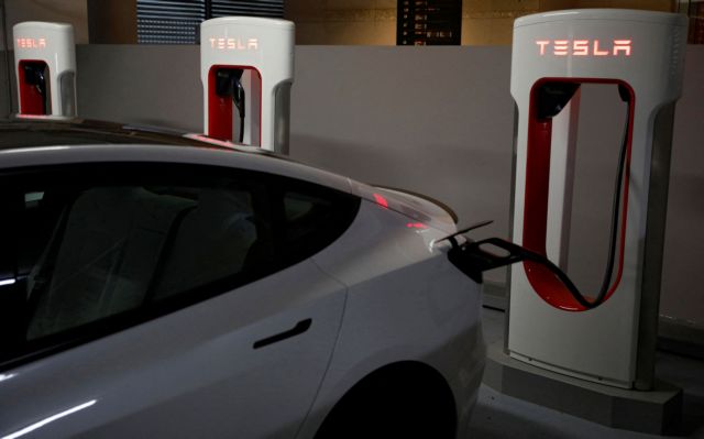 Tesla: Πρώτες αναταράξεις από την επιβράδυνση της παγκόσμιας οικονομίας